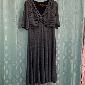 RB Collection New York women’s size Large v neck